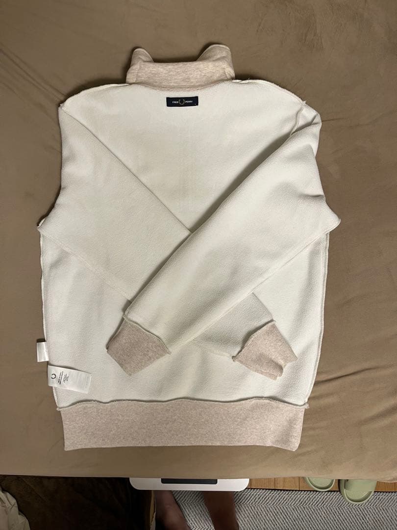 ★超美品★ FRED PERRY ハーフジップ スウェット　ロゴ刺繍　Mサイズ