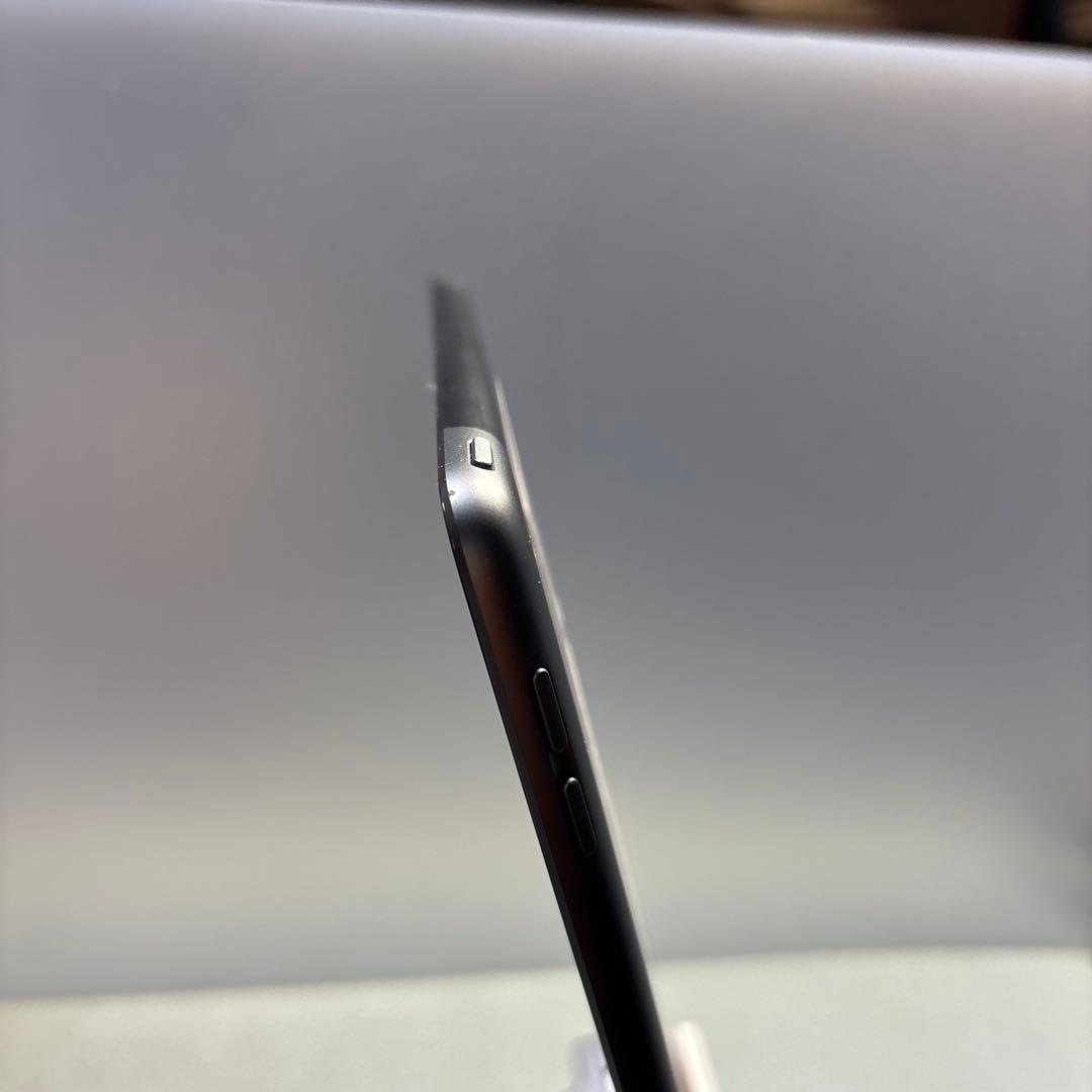 iPad 8 32G Wi-Fi＋sim.au PSEパッテリー新品100％