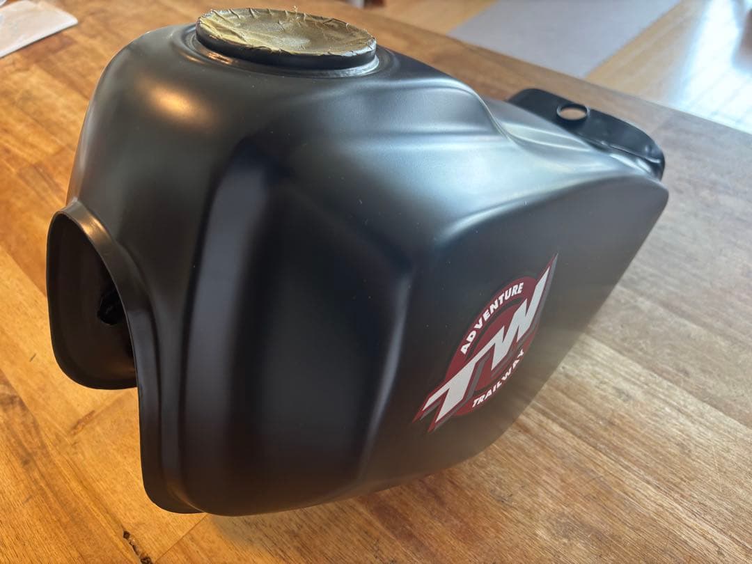 TW200 純正 タンク 艶消し仕上げ　マットブラック　コーティング済