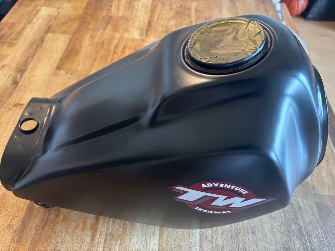 TW200 純正 タンク 艶消し仕上げ　マットブラック　コーティング済