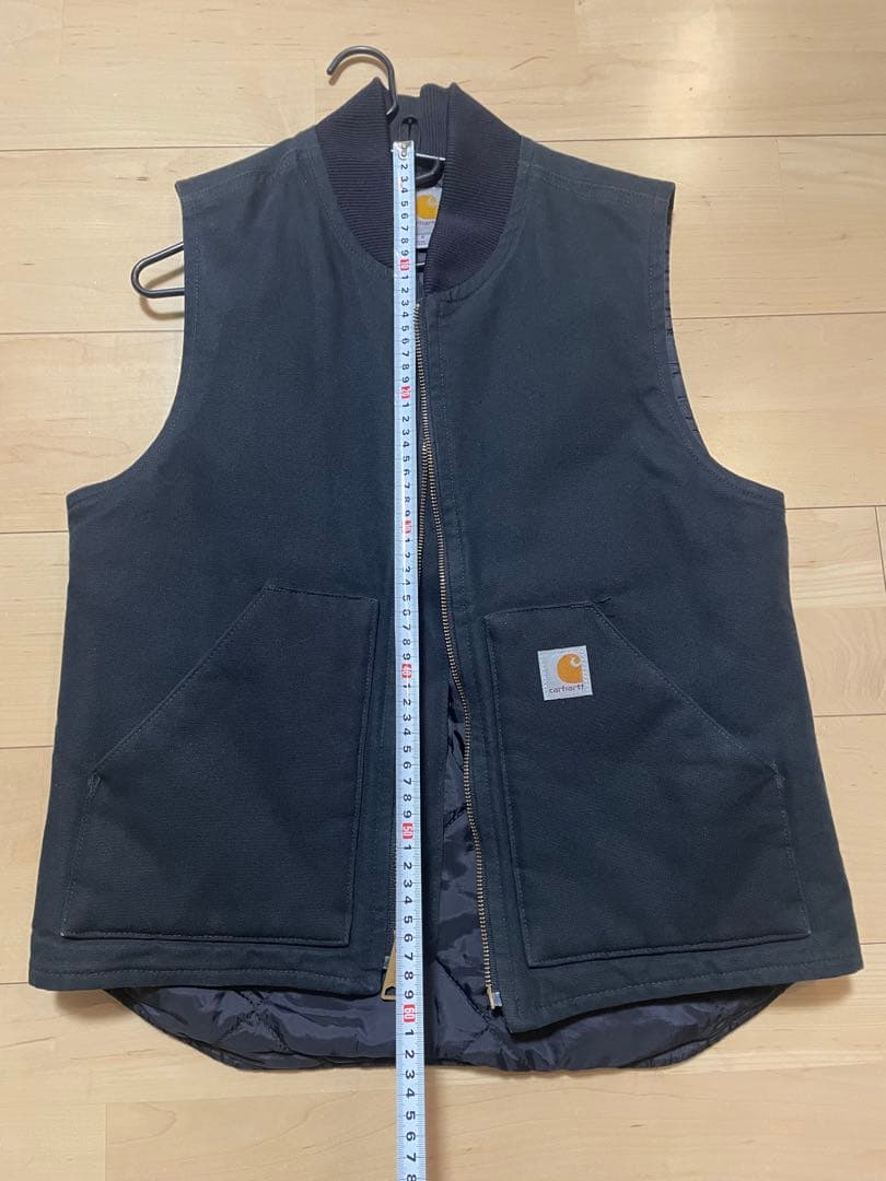 Carhartt 黒 ダウンベスト
