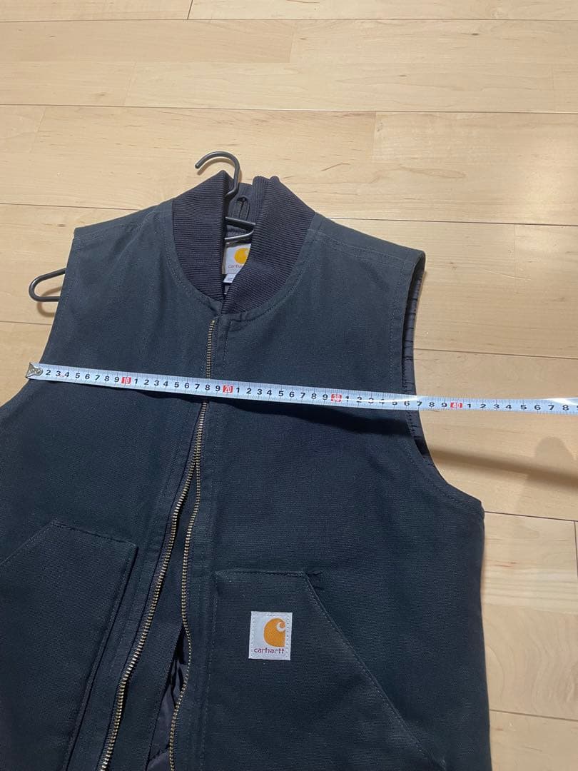 Carhartt 黒 ダウンベスト