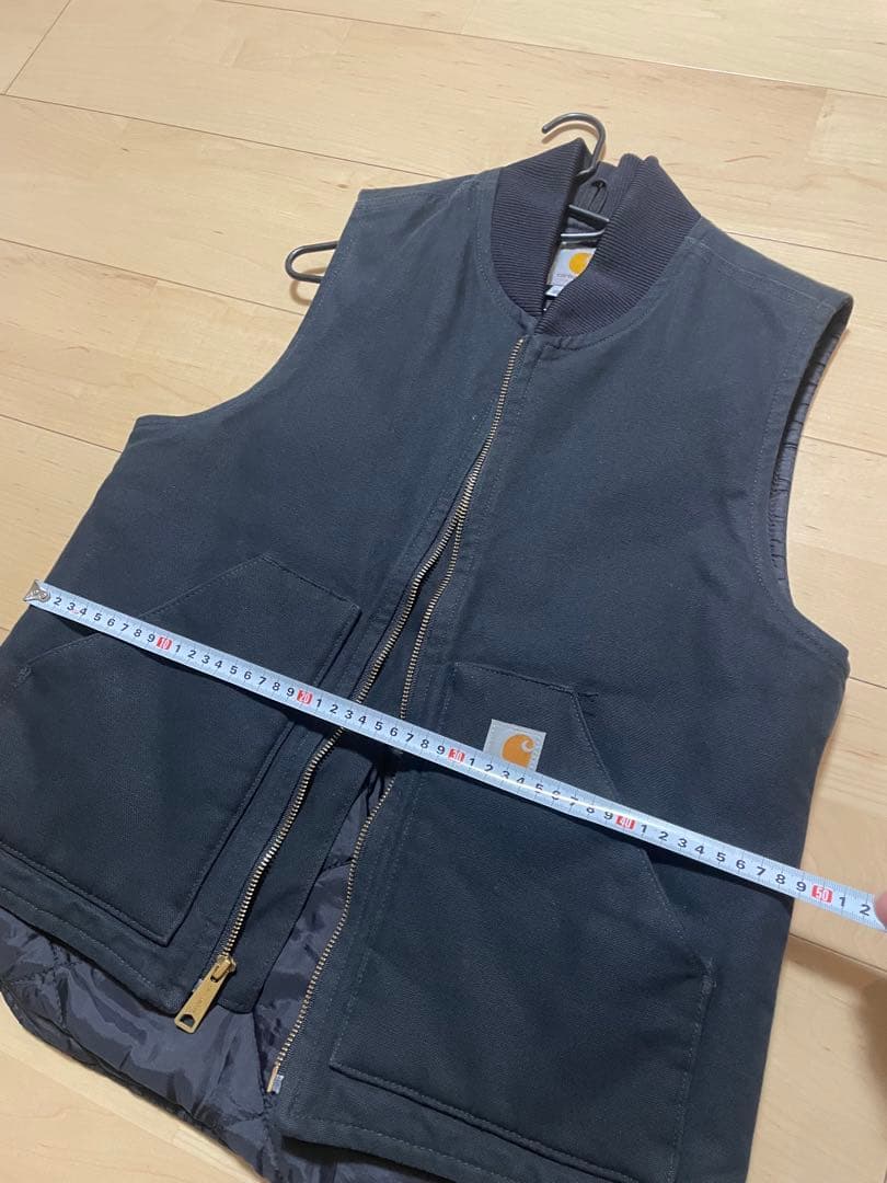 Carhartt 黒 ダウンベスト
