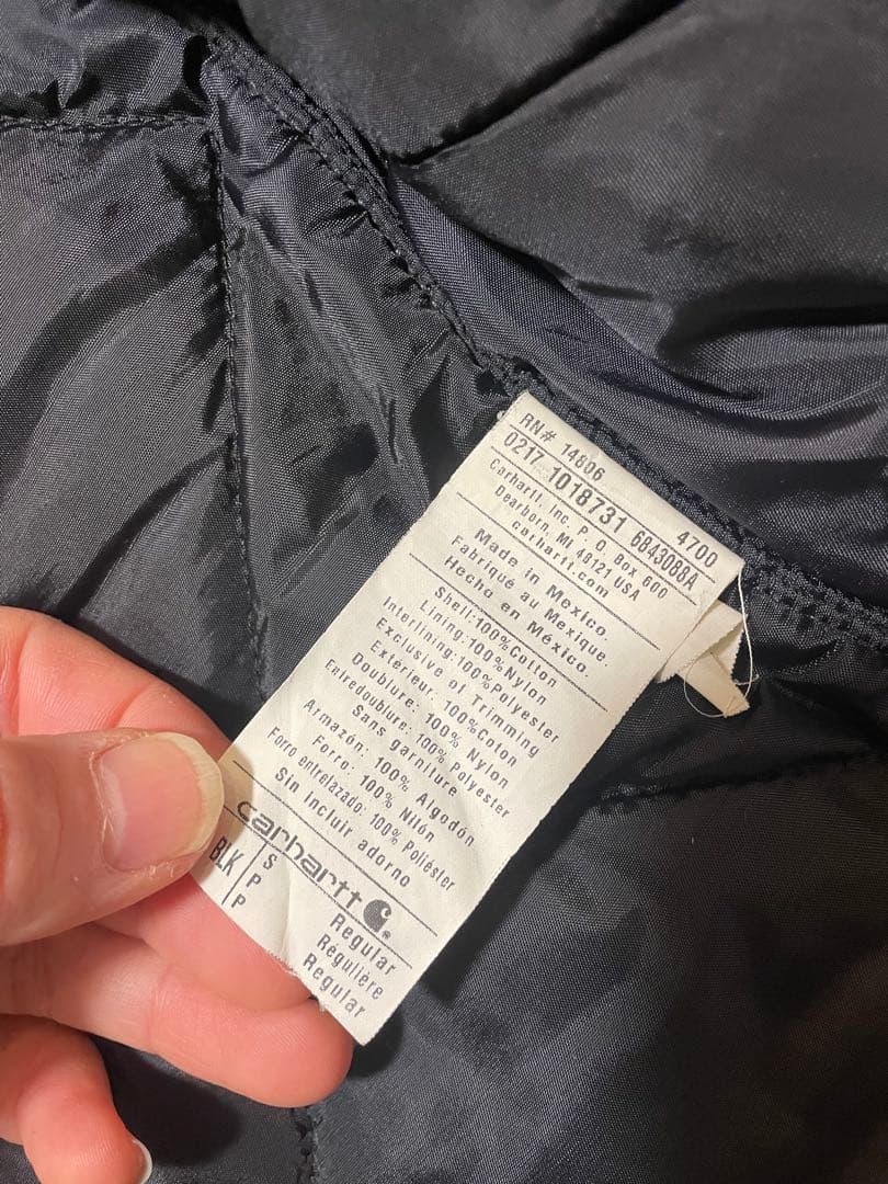 Carhartt 黒 ダウンベスト