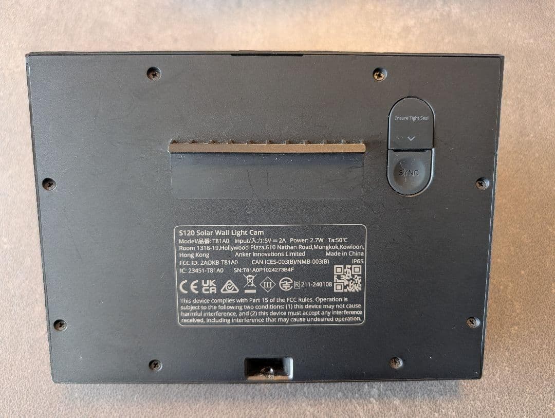 防犯カメラ eufy Security Solar Wall Light Cam S120