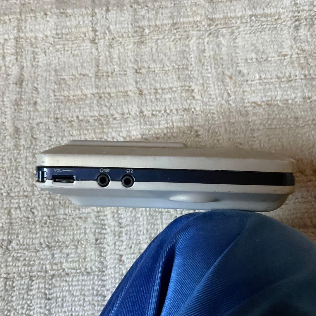 RAPHAIE 3.6型ポータブルDVDプレイヤー　2005年式。【ジャンク品】