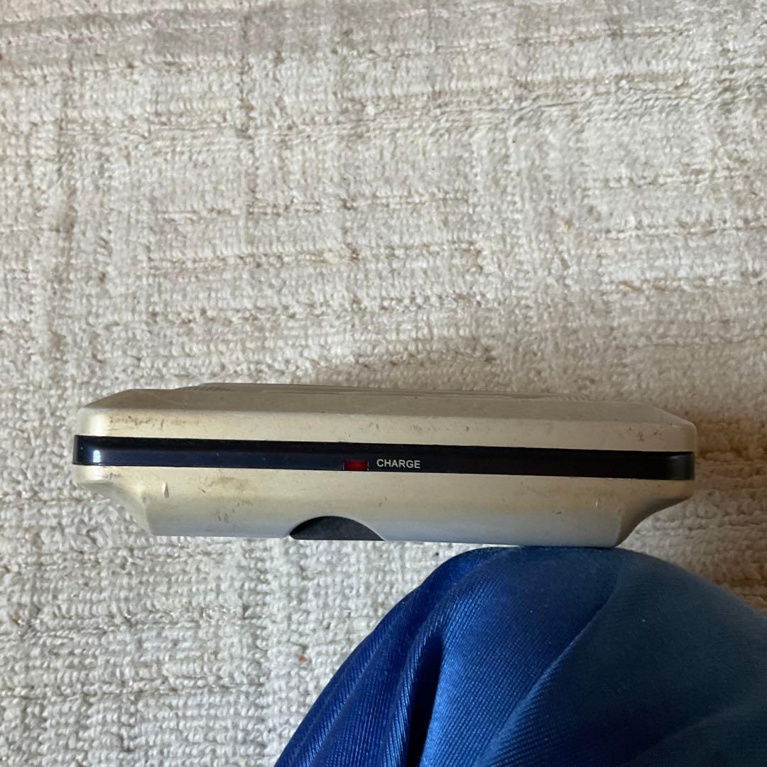 RAPHAIE 3.6型ポータブルDVDプレイヤー　2005年式。【ジャンク品】