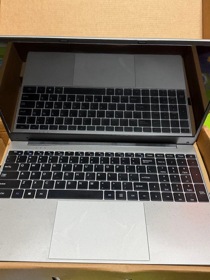 シルバー ノートPC ブラックキーボード