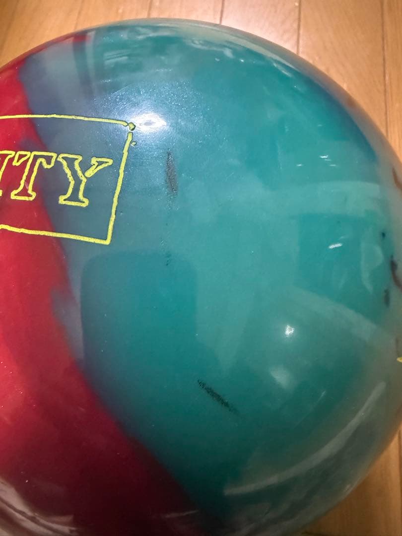 IDENTITY ボウリングボール