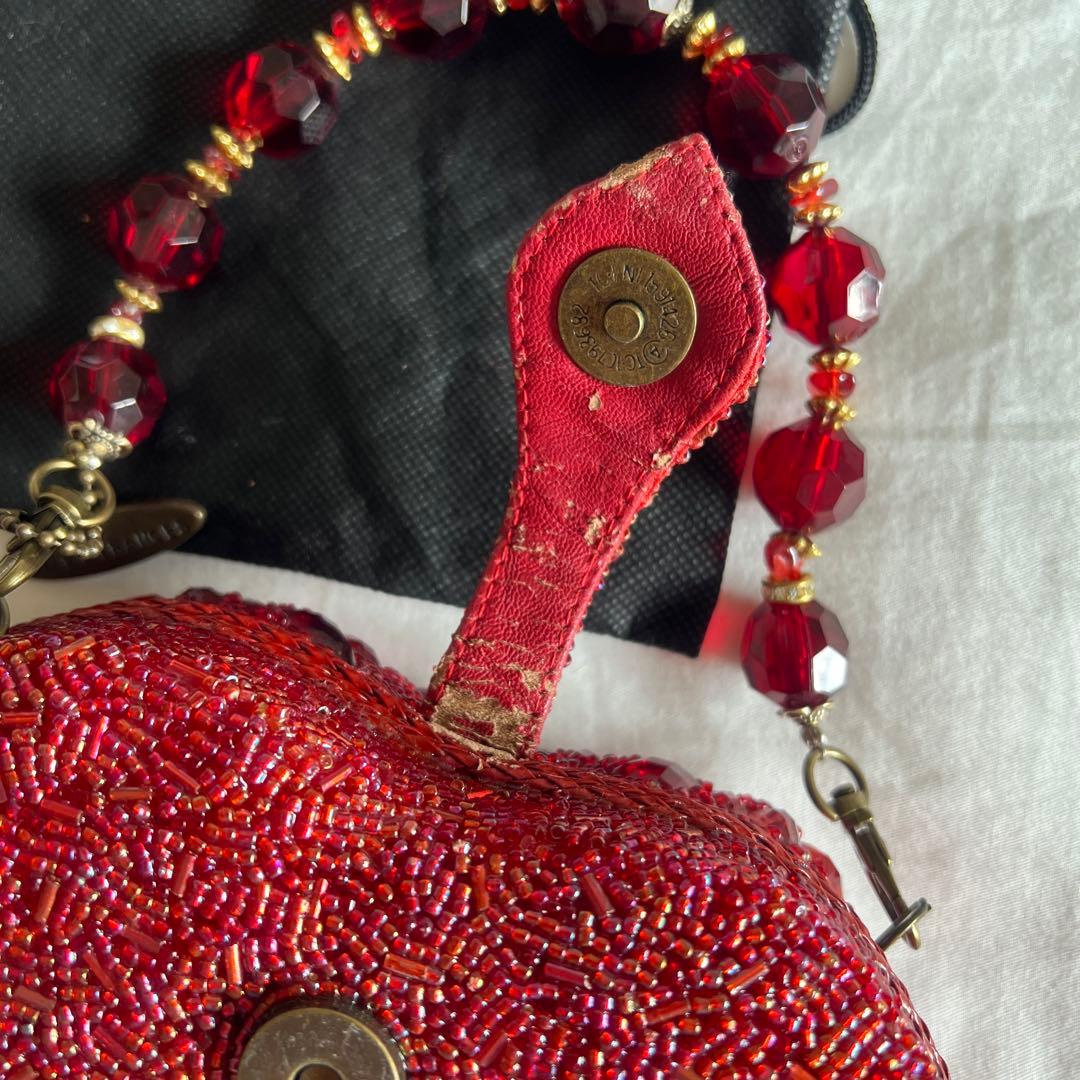 MARY FRANCES 赤 リップビーズパーティーバッグ　メアリーフランシス