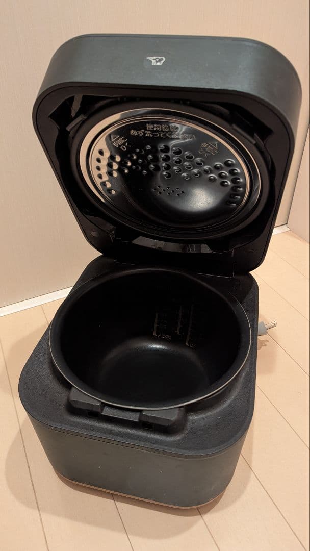オシャレ　炊飯器　ZOJIRUSHI NW-SA10-BA 5.5合 2020年