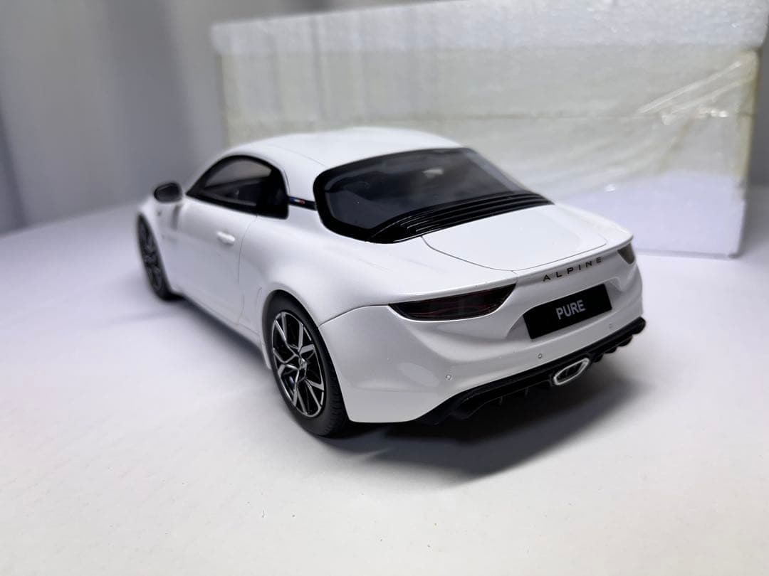 アルピーヌ A110ピュア(ホワイト)1/18ミニカー