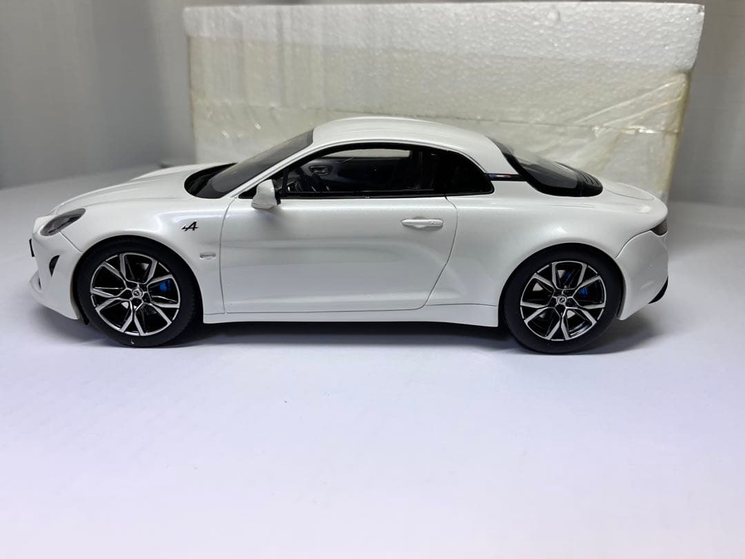 アルピーヌ A110ピュア(ホワイト)1/18ミニカー