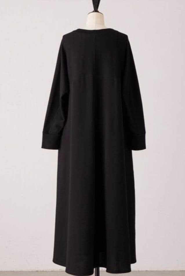 31900円　今季新品タグ付　ビアズリー　裏毛　フレア　ロング ワンピース　黒１