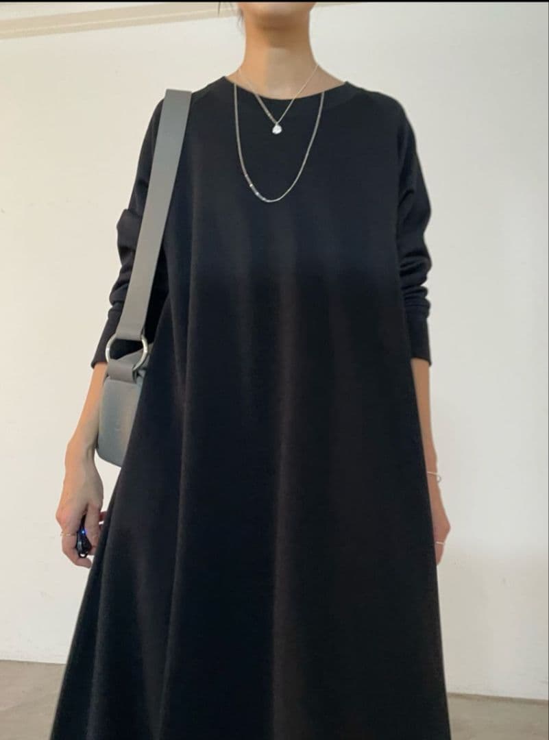 31900円　今季新品タグ付　ビアズリー　裏毛　フレア　ロング ワンピース　黒１