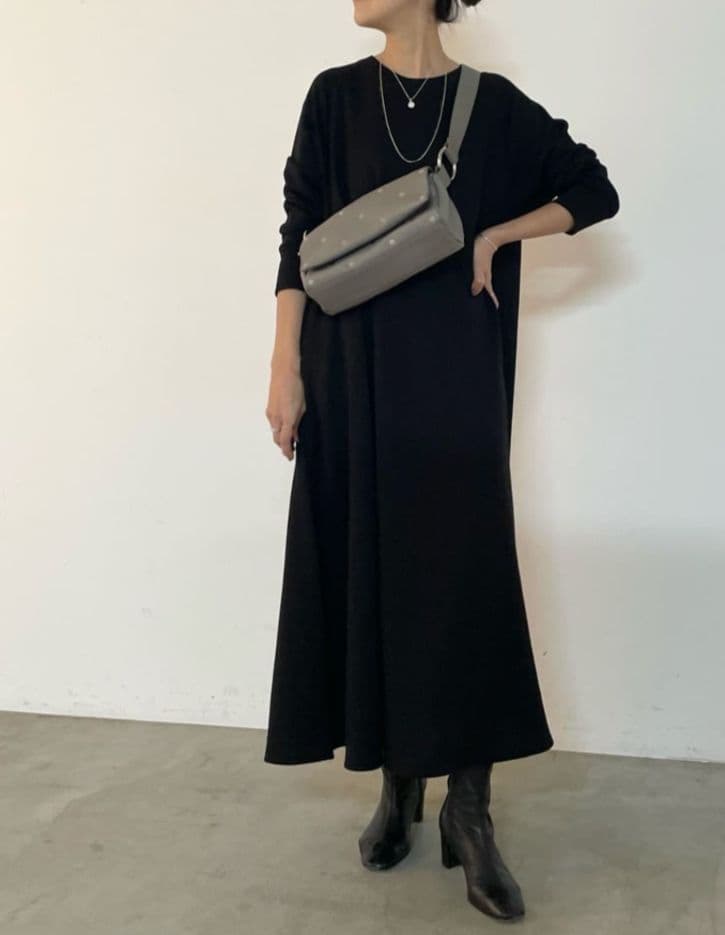 31900円　今季新品タグ付　ビアズリー　裏毛　フレア　ロング ワンピース　黒１