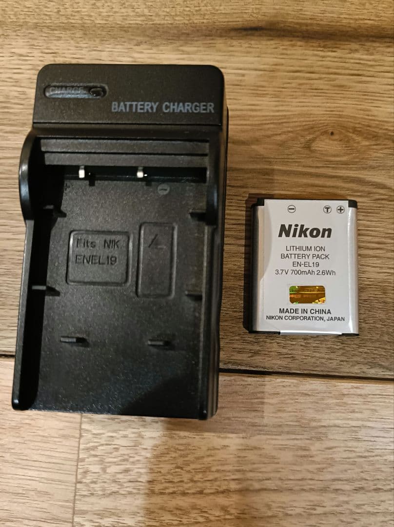 Nikon COOLPIX S3100 ゴールド　ケース付き