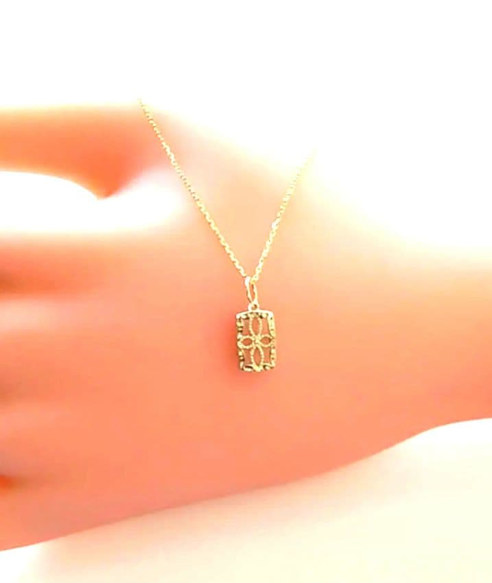 美品 agete アガット K10ムーンストーン 透かし チャーム