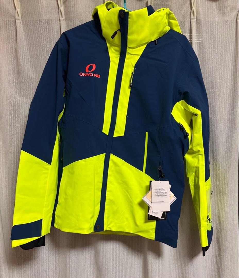 ONYONE スキーウェア 新品　上下セット　税込77000円相当