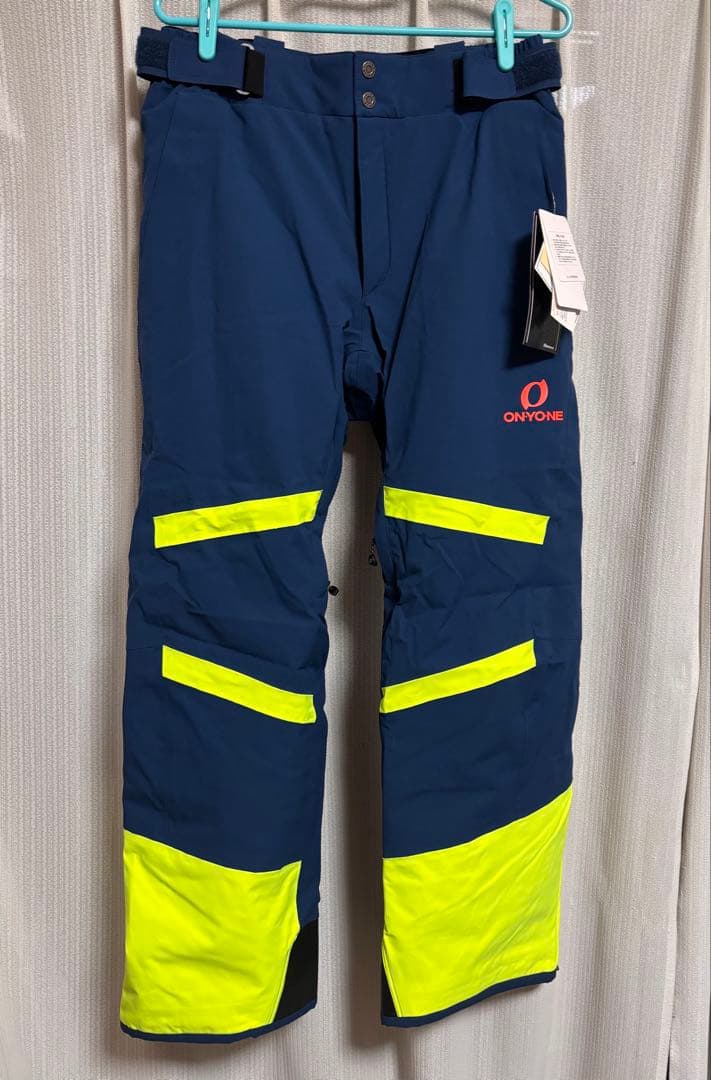ONYONE スキーウェア 新品　上下セット　税込77000円相当