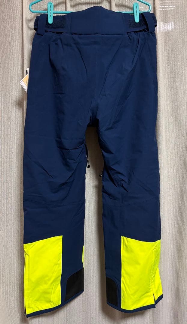 ONYONE スキーウェア 新品　上下セット　税込77000円相当