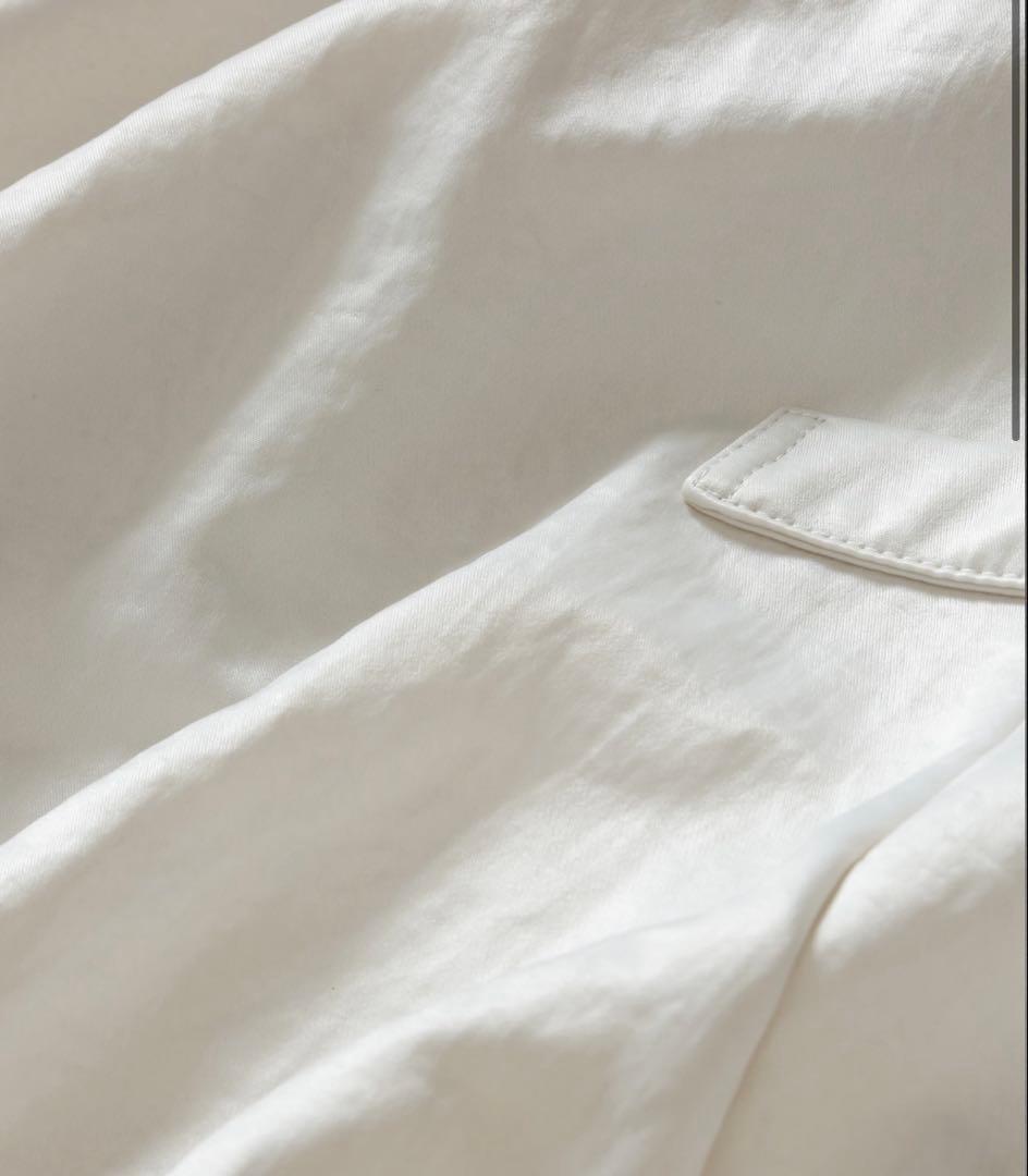 Waltz サテンクロップドフーディ