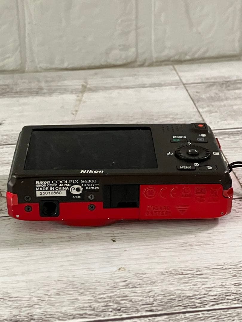 Nikon COOLPIX S6300 レッド 本体とバッテリー