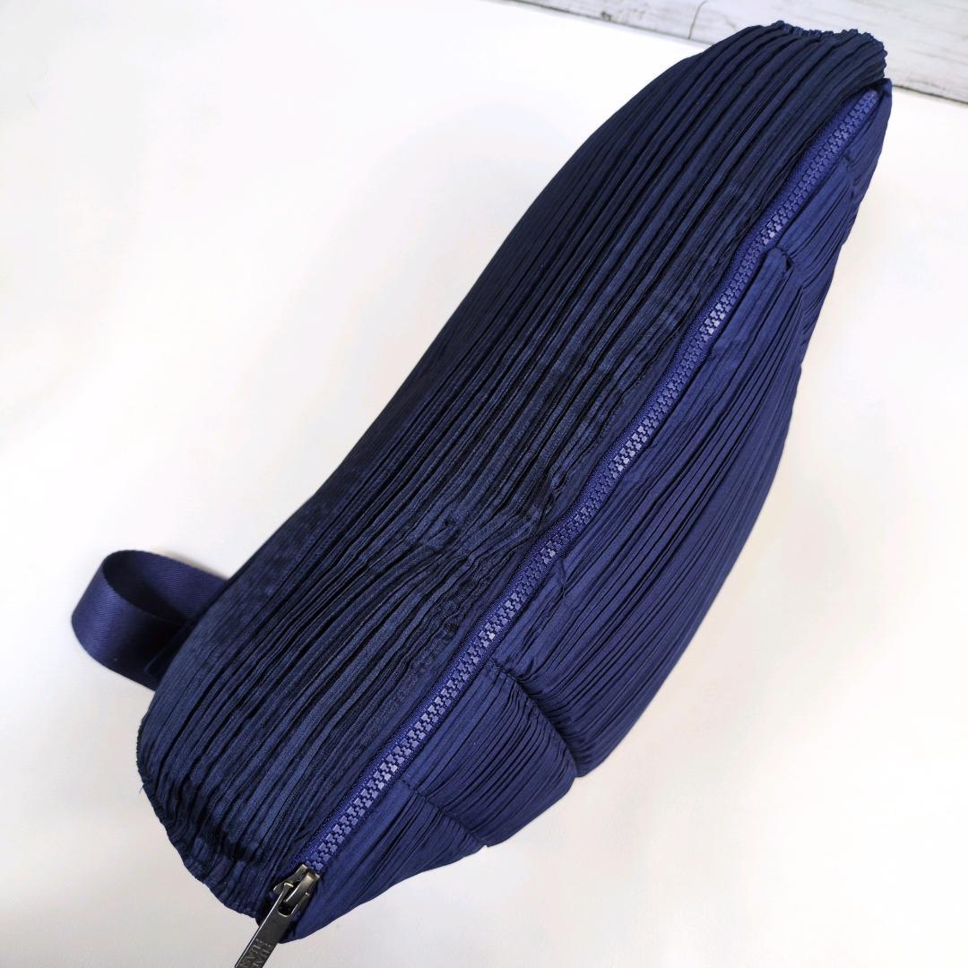 プリーツプリーズ メッセンジャーバッグ ショルダーバッグ イッセイミヤケ