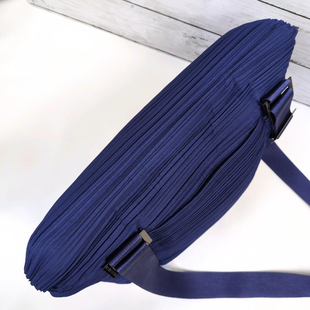 プリーツプリーズ メッセンジャーバッグ ショルダーバッグ イッセイミヤケ