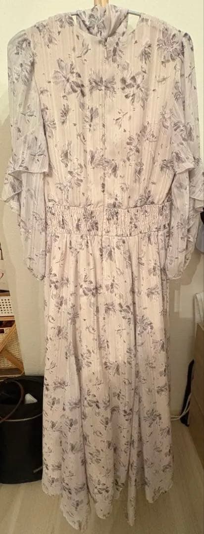 Apuweiser-riche ニュアンスフラワープリントワンピース