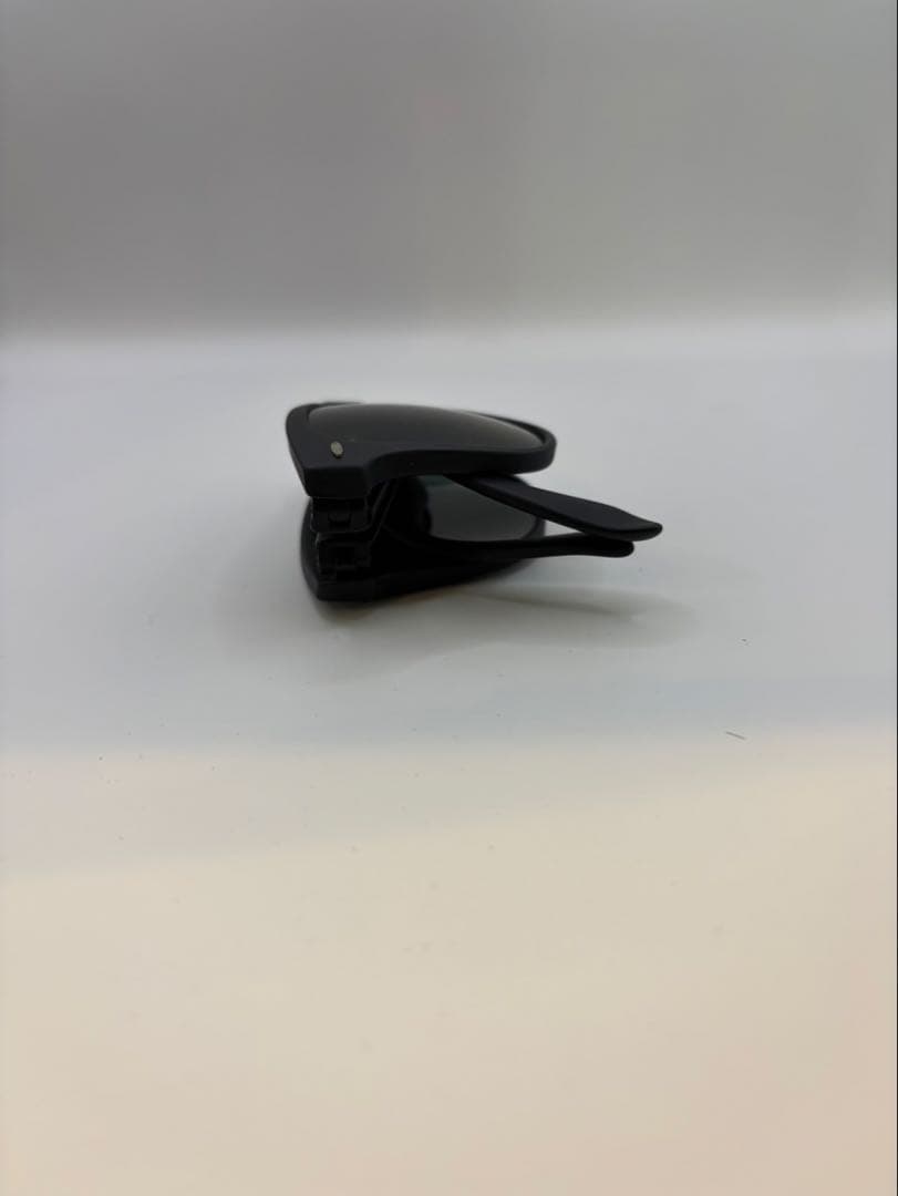 折りたたみ式のRay-Banサングラス、スタイリッシュで持ち運びに便利。