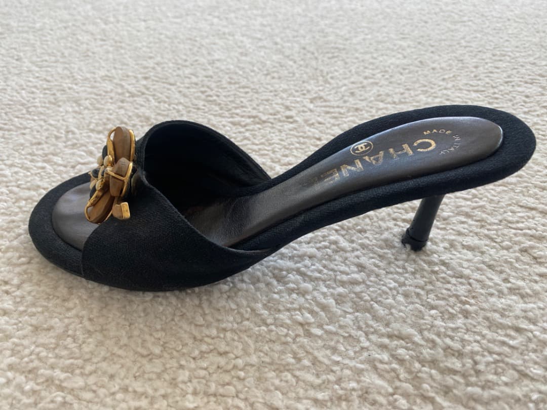 【レア】CHANEL ブラック ウッドカメリア サンダル ミュール　36