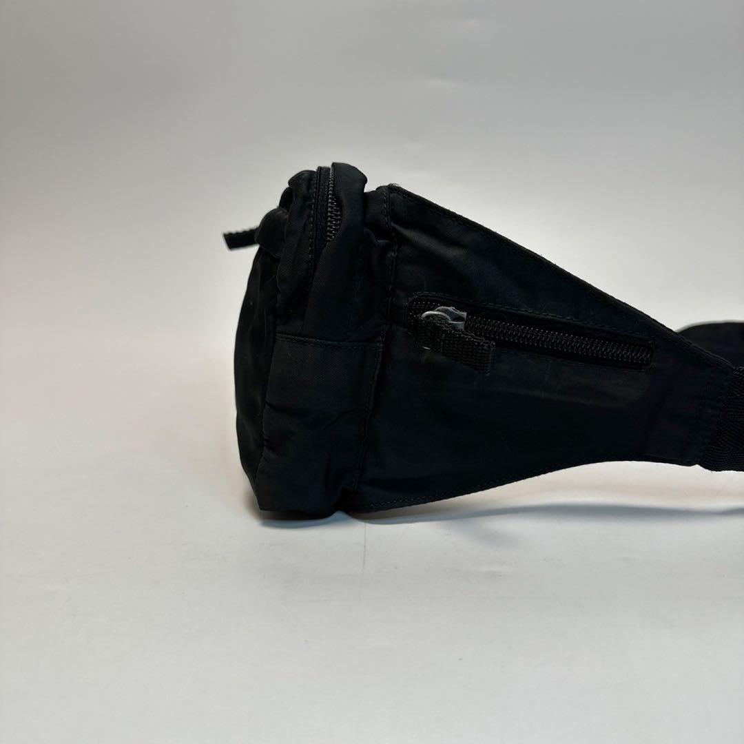 l16 プラダ 三角ロゴ　ナイロン　ブラック　ウエストポーチ　ボディバッグ.