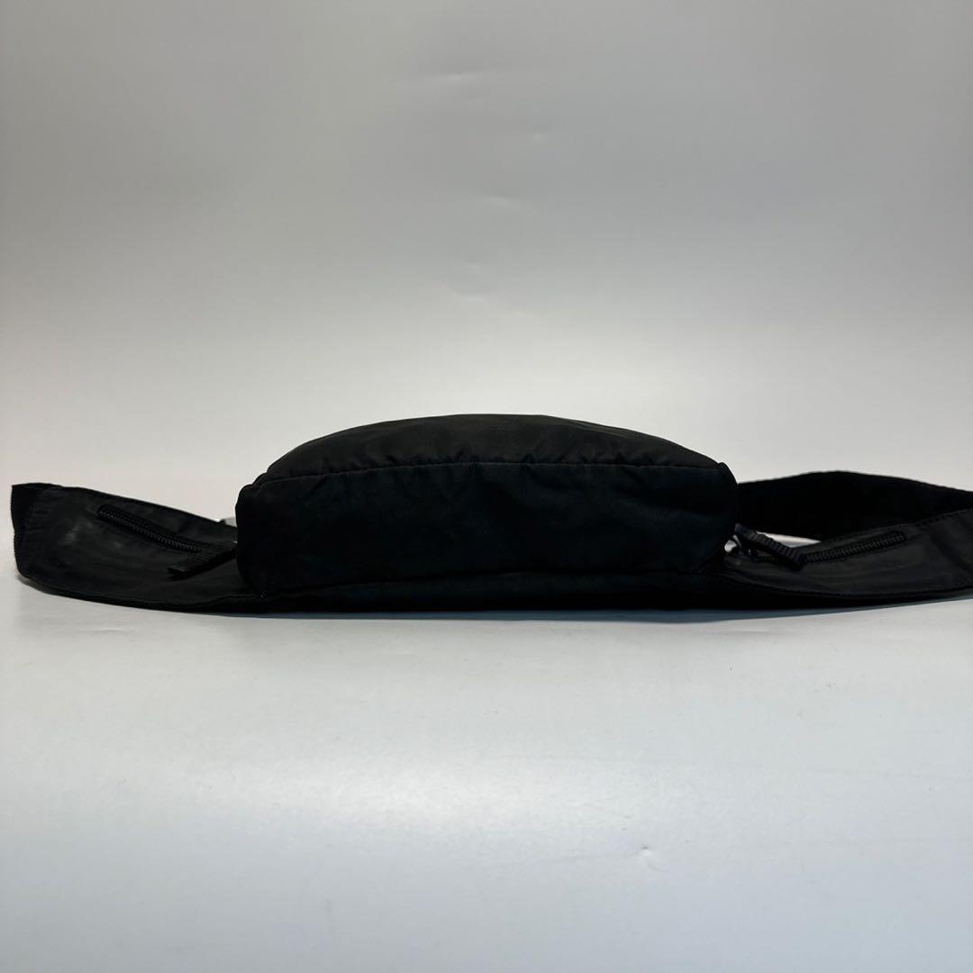 l16 プラダ 三角ロゴ　ナイロン　ブラック　ウエストポーチ　ボディバッグ.