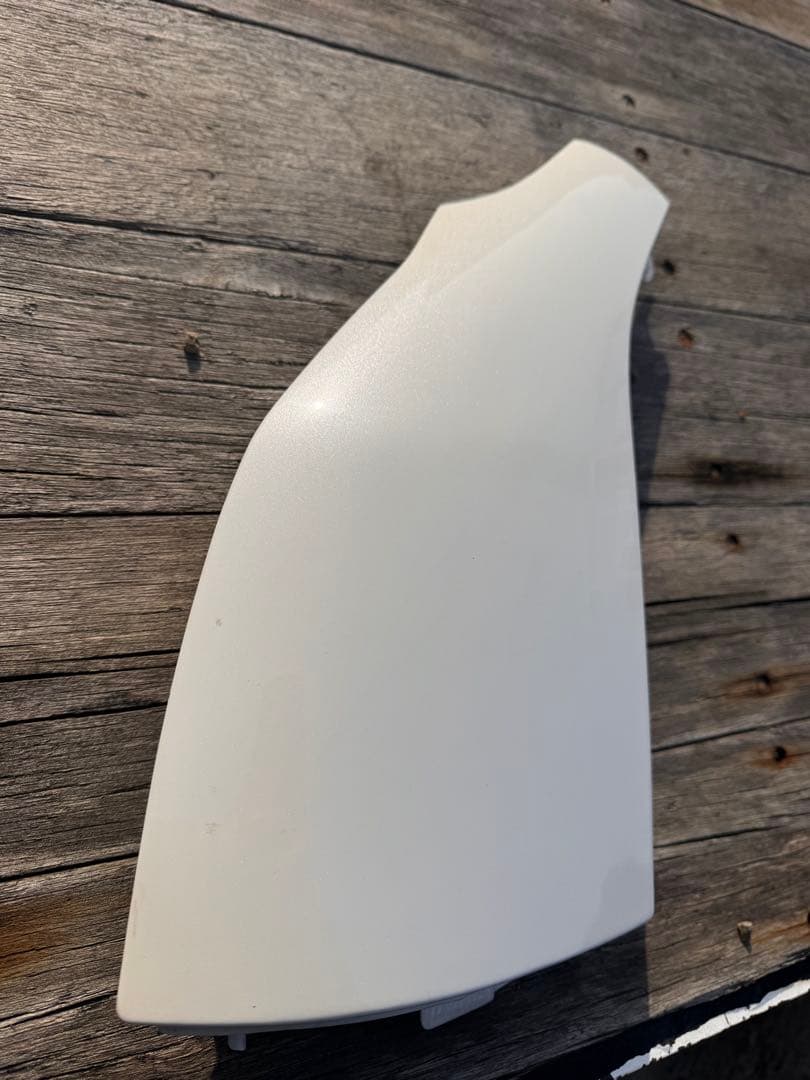 ユーアイビーグル ハイエース 200系　海外純正コーナーパネル