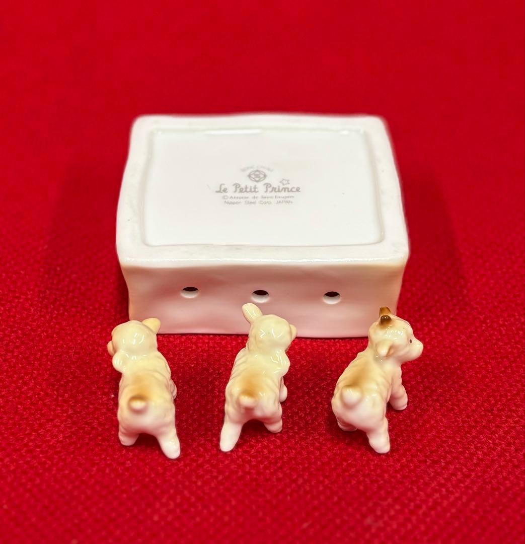星の王子さまNo.401 ヒツジと箱　ボーンチャイナ　陶器製人形とPLASTOY