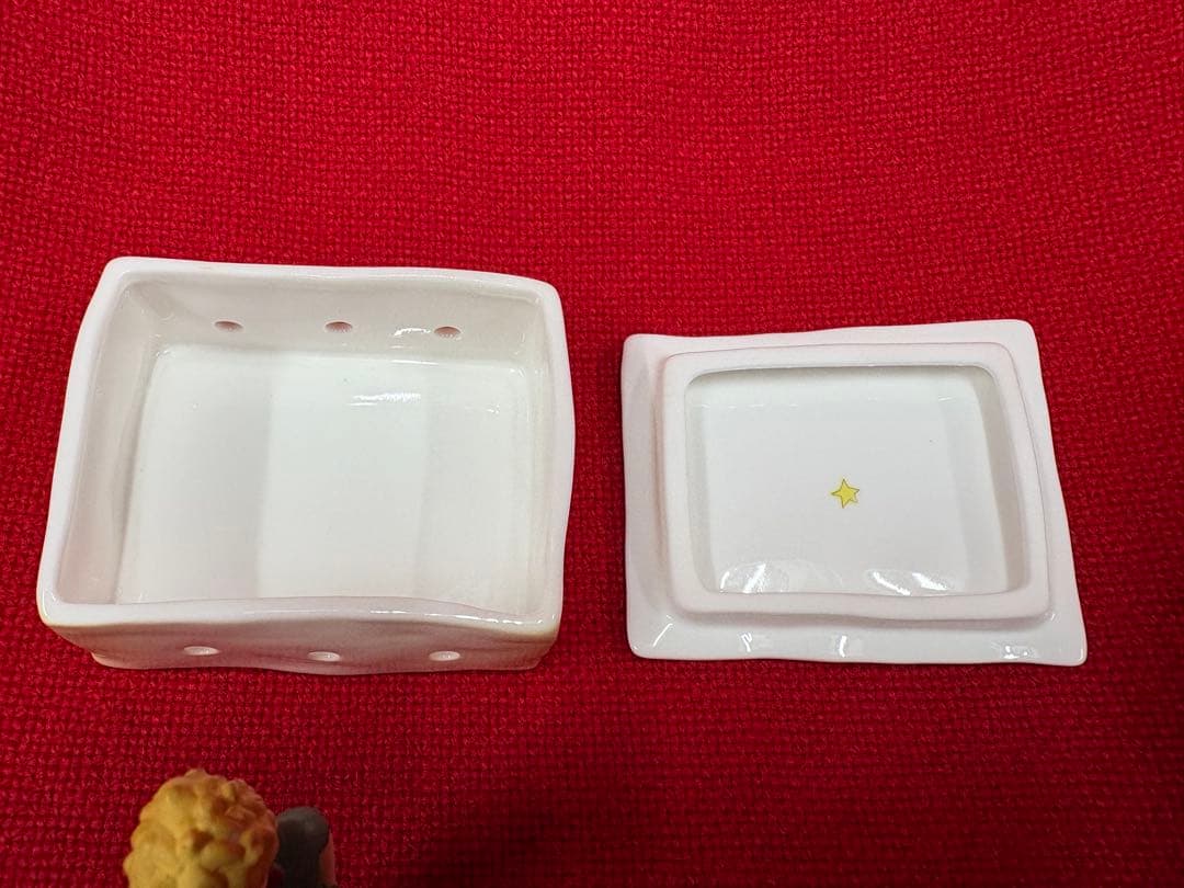 星の王子さまNo.401 ヒツジと箱　ボーンチャイナ　陶器製人形とPLASTOY