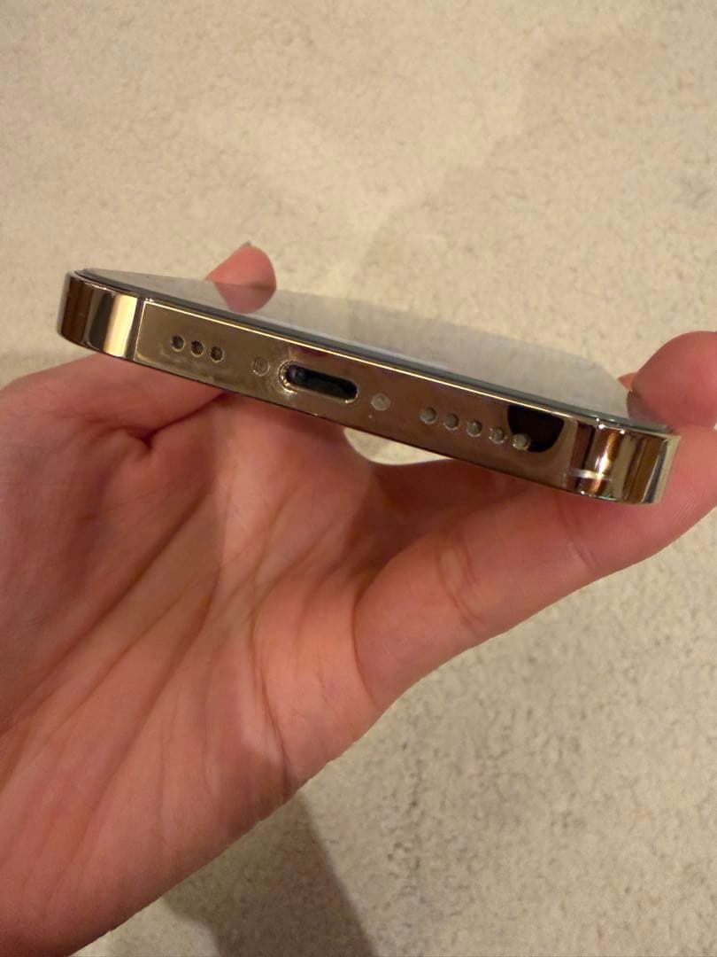 iPhone 12Pro 128GB本体 typeC-lightningコード付