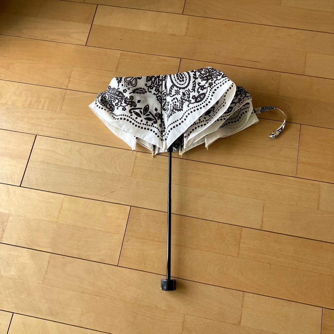 新品2025SS manipuri 折りたたみ傘 白　バンダナ　ペイズリー