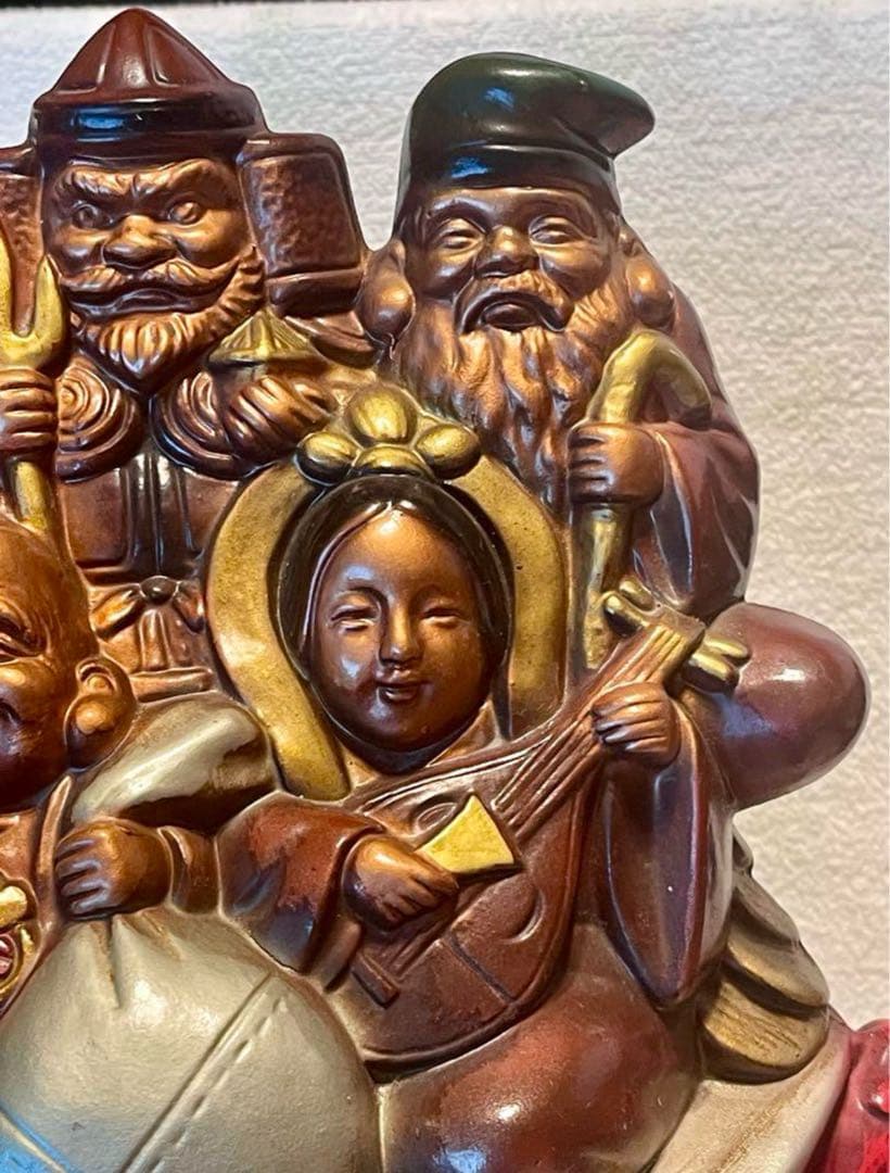 七福神の陶器彫刻 赤と金 約30cm