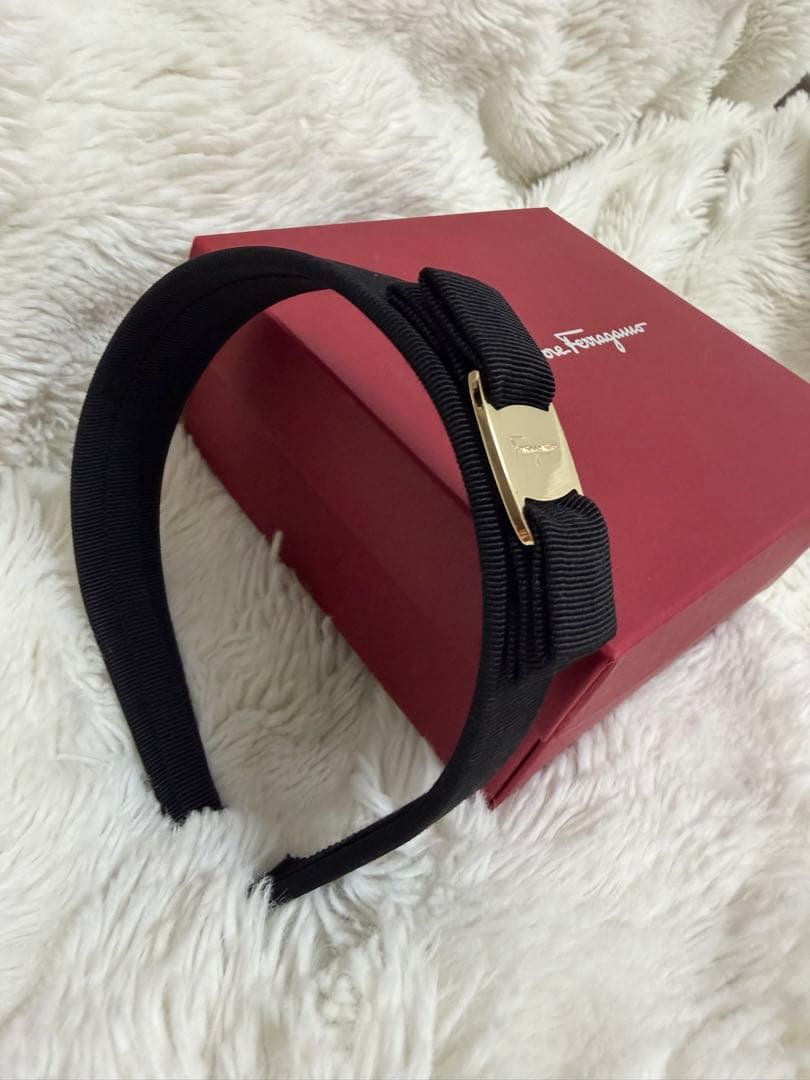 【美品】Salvatore Ferragamo ブラックリボンカチューシャ