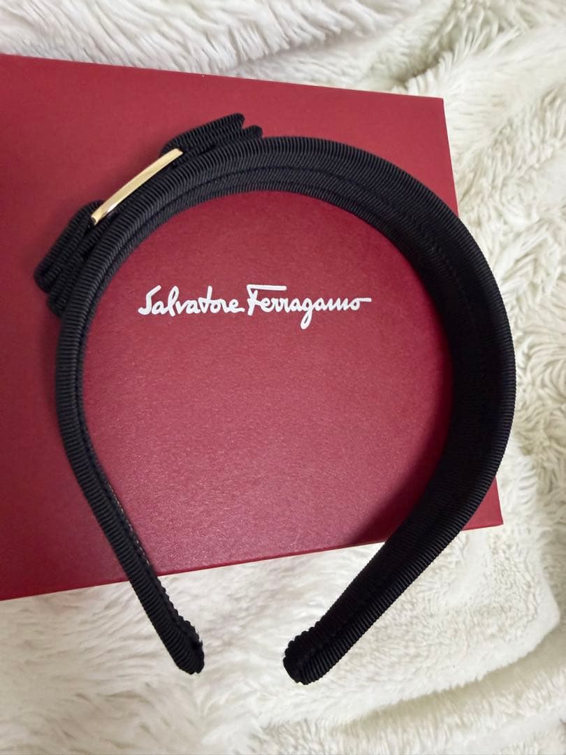 【美品】Salvatore Ferragamo ブラックリボンカチューシャ