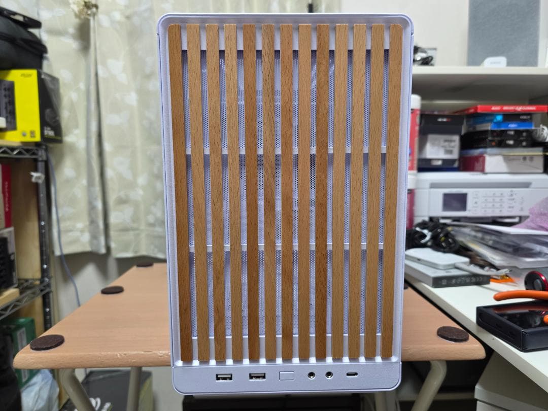 LIAN LI A3-mATX-WDG White　PCケース