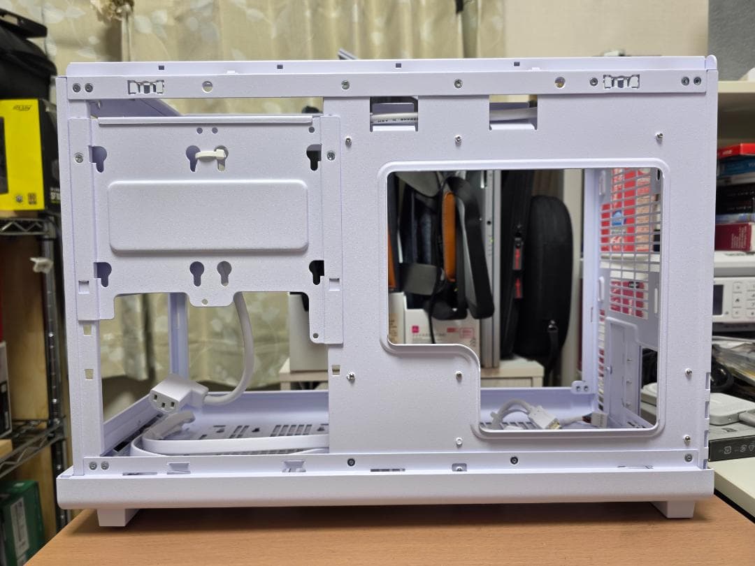 LIAN LI A3-mATX-WDG White　PCケース