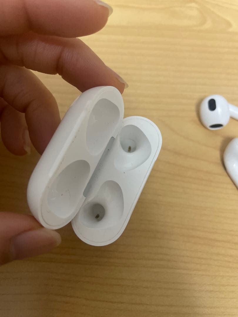 ブ*ゃ様 AirPods本体 第3世代　ホワイト 充電ケース付き