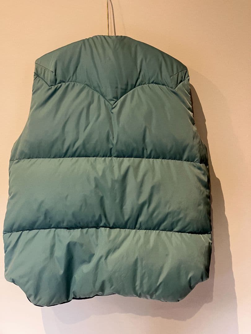 ロッキーマウンテンフェザーベッド×スリーラバーズ　ダウンベスト