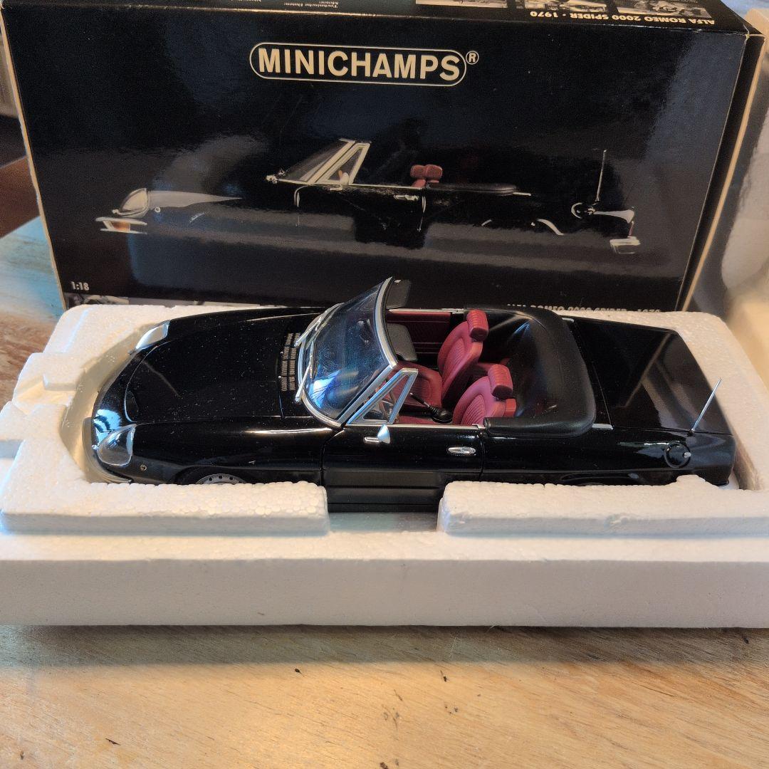 ミニカー ALFAROMEO 2000SPIDER 1970 1/18