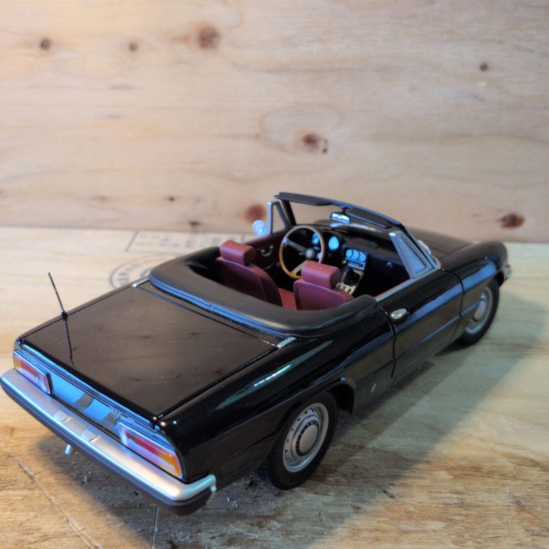 ミニカー ALFAROMEO 2000SPIDER 1970 1/18