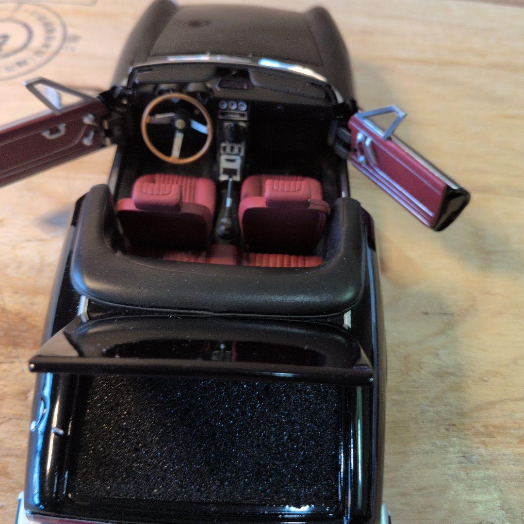 ミニカー ALFAROMEO 2000SPIDER 1970 1/18