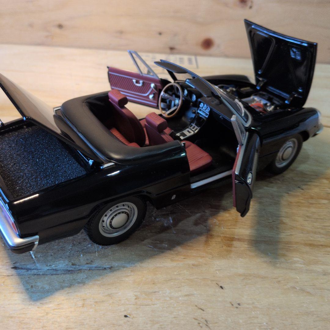 ミニカー ALFAROMEO 2000SPIDER 1970 1/18